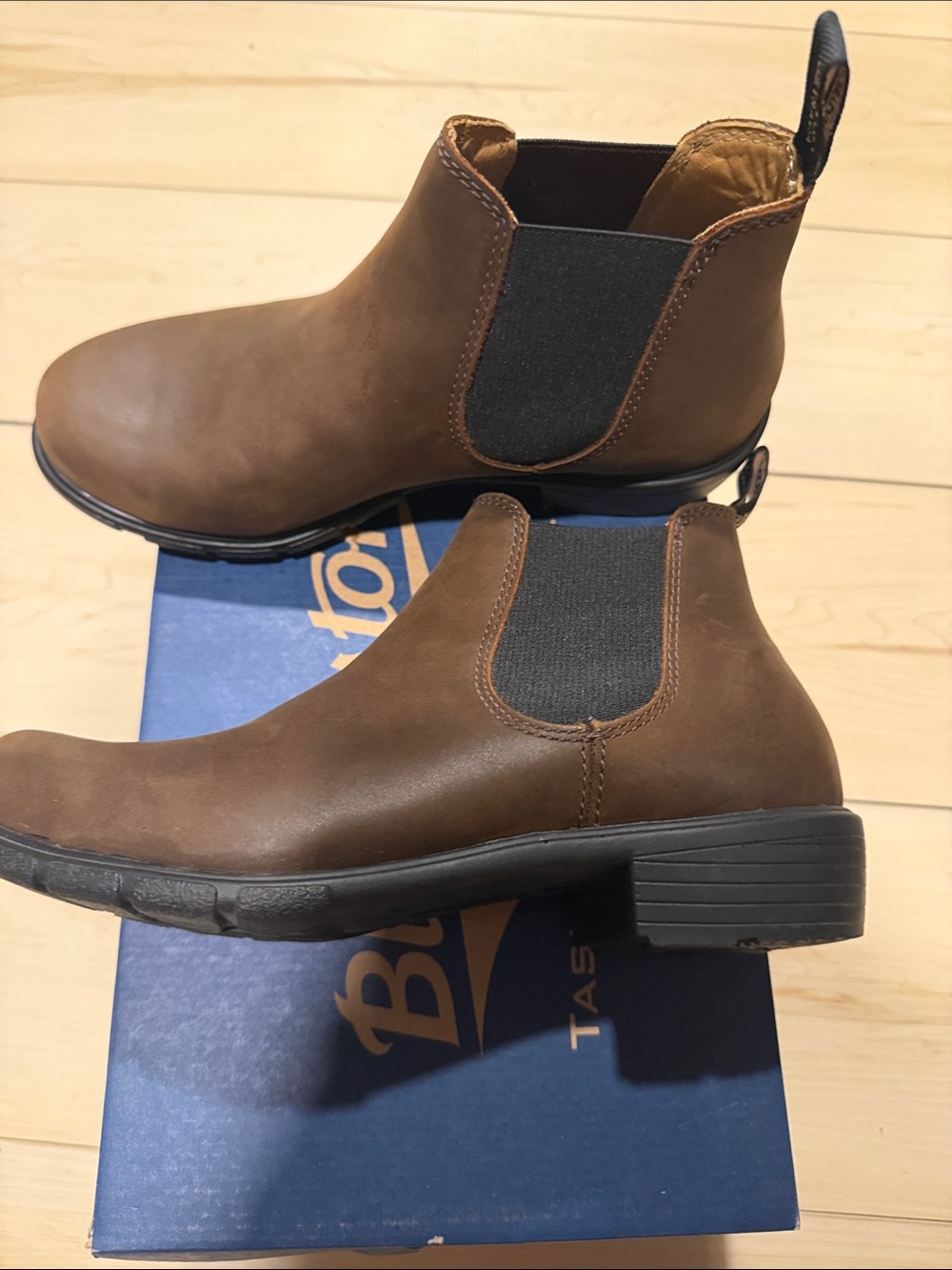 Blundstone Black Chelsea Boots - Stamped Sole Detail - Picture 5 of 10